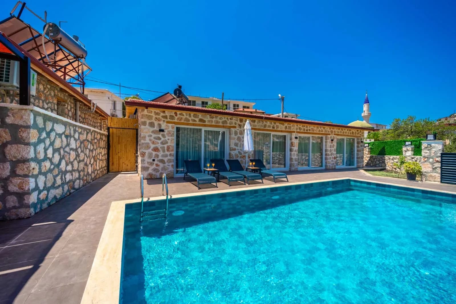 Villa Alibaba, Kaş — muhafazakâr villa