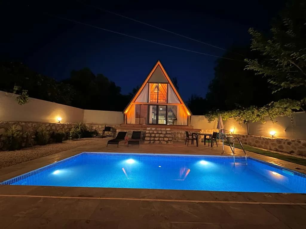 Villa Almer, Kaş — muhafazakâr villa