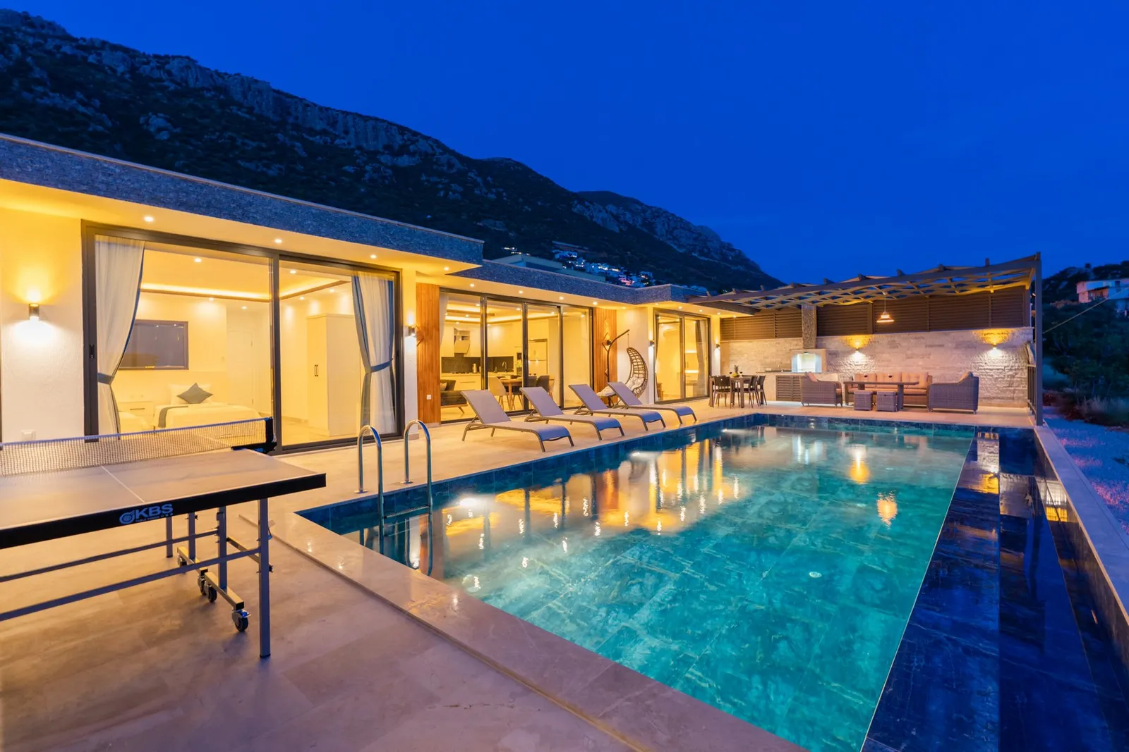 Villa Alya Kördere, Kaş — muhafazakâr villa