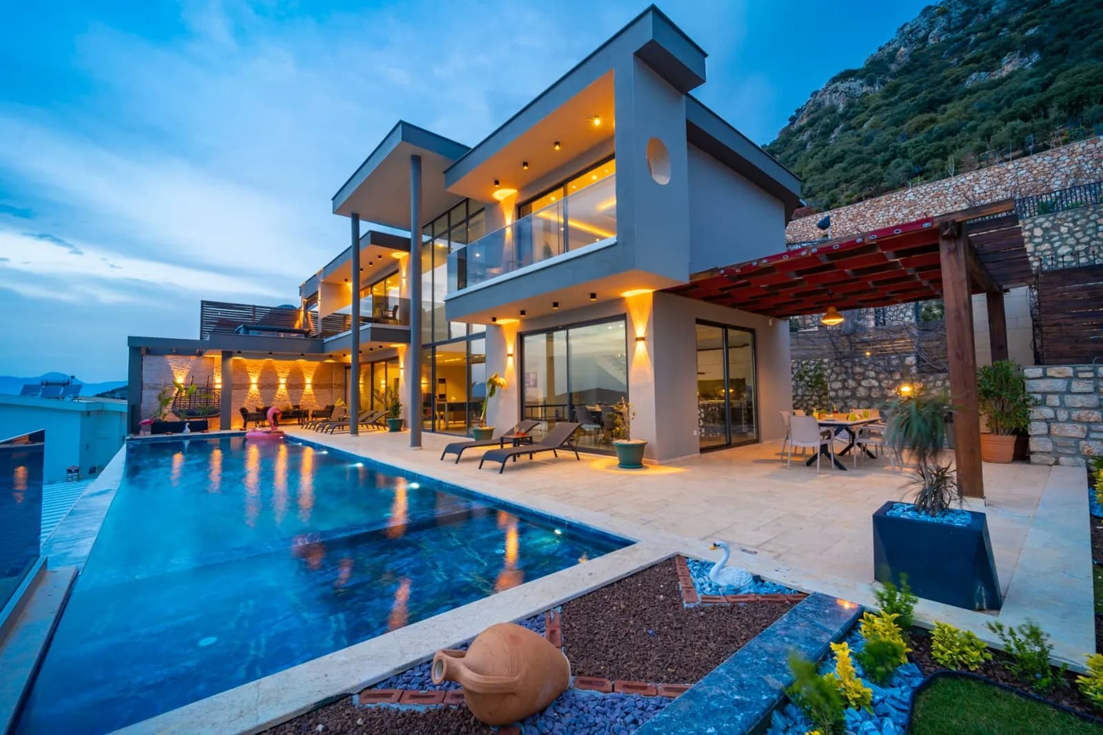 Villa Anılove, Kaş — muhafazakâr villa