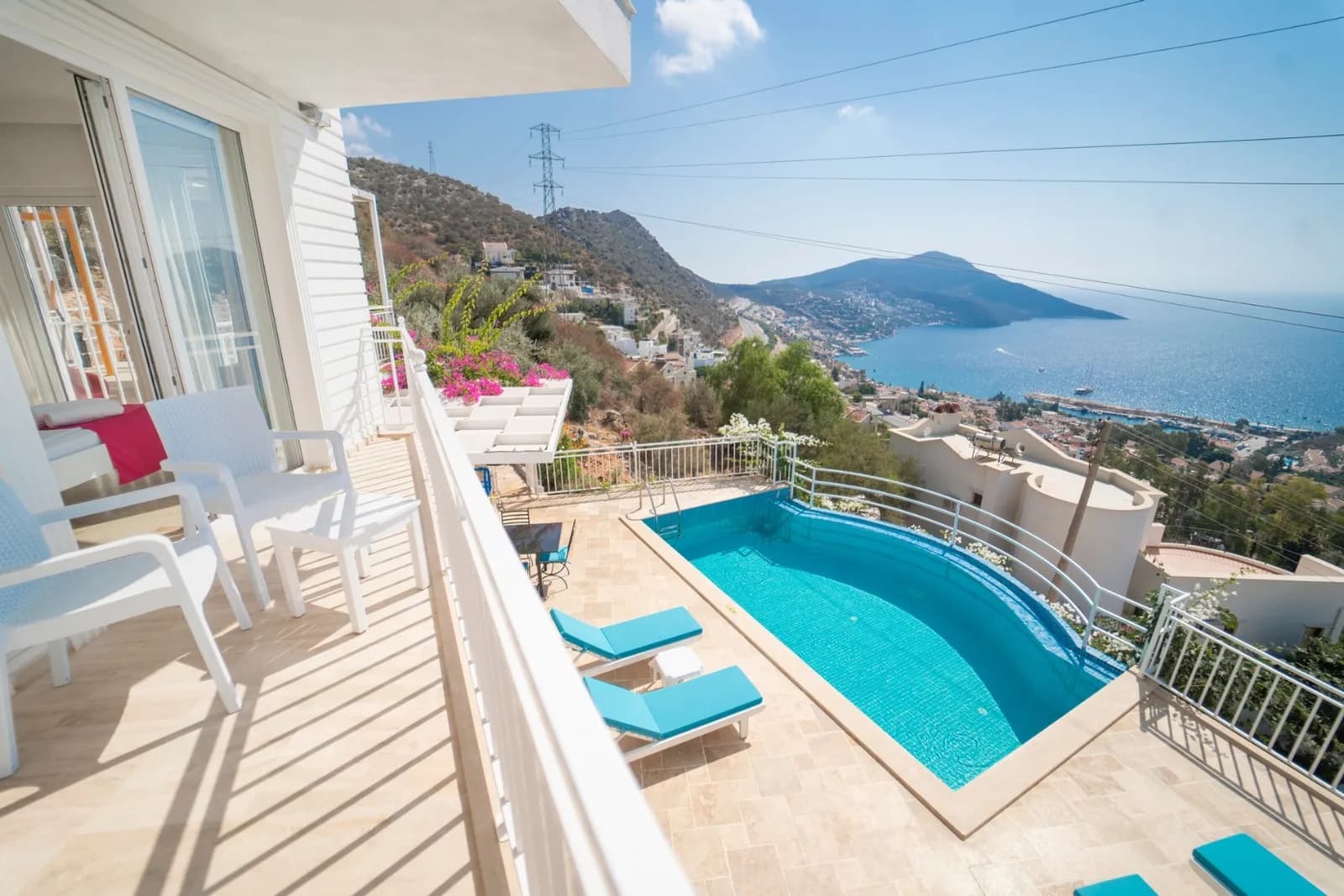 Villa Artar, Kaş — muhafazakâr villa