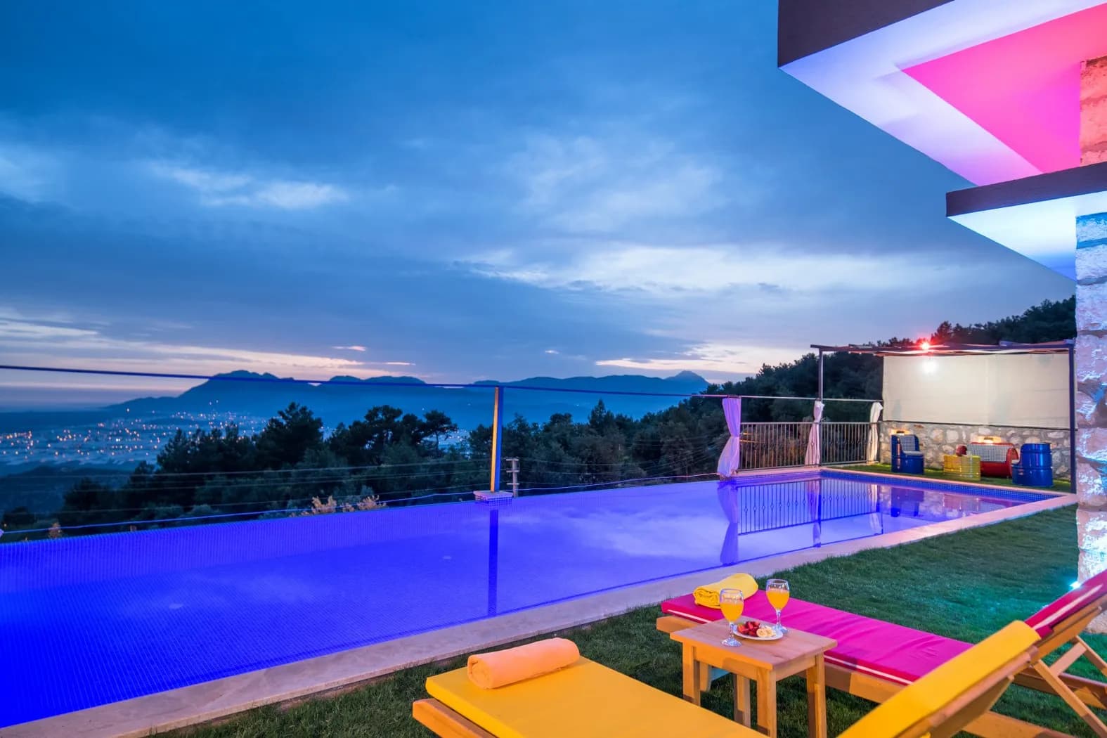 Villa Ayperi, Kaş — muhafazakâr villa