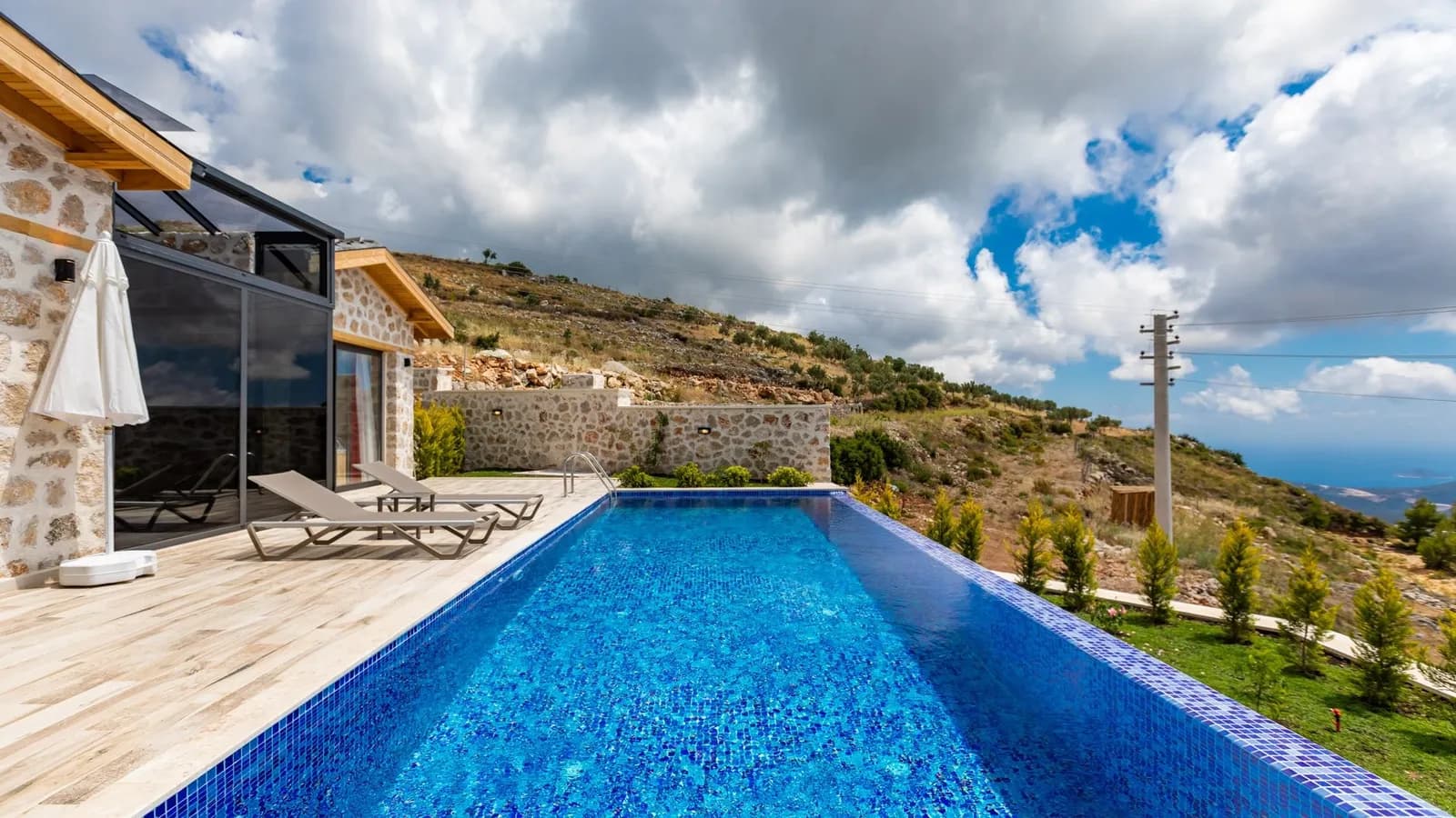 Villa Azra Lapaz, Kaş — muhafazakâr villa