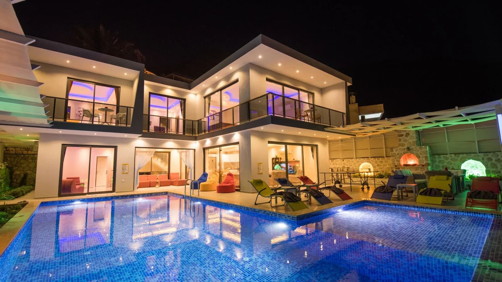 Villa Bedir, Kaş — muhafazakâr villa