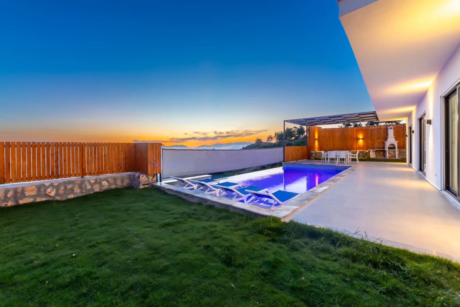 Villa Benetti 1, Kaş — muhafazakâr villa
