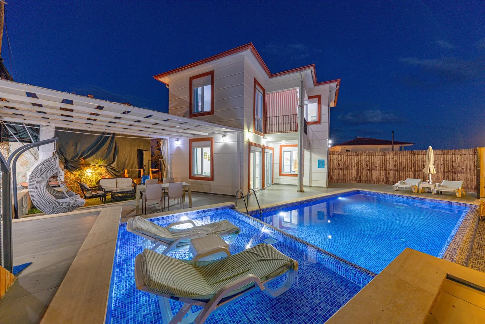 Villa Beyaz İslamlar, Kaş — muhafazakâr villa