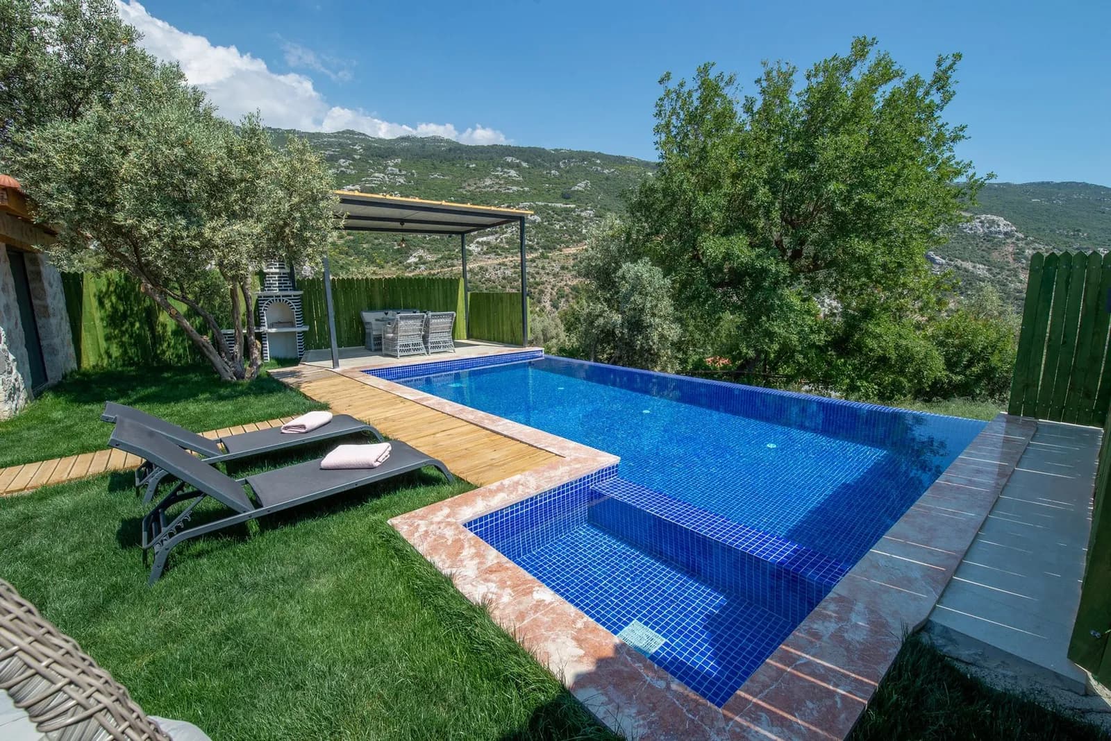 Villa Beyina Balayı, Kaş — muhafazakâr villa