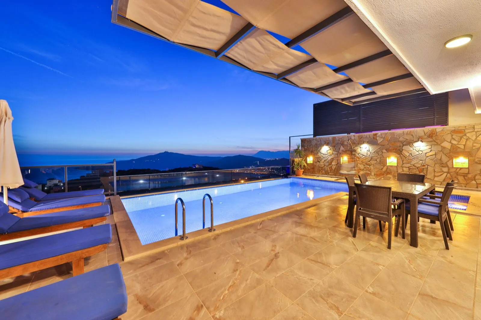 Villa Blue Star, Kaş — muhafazakâr villa