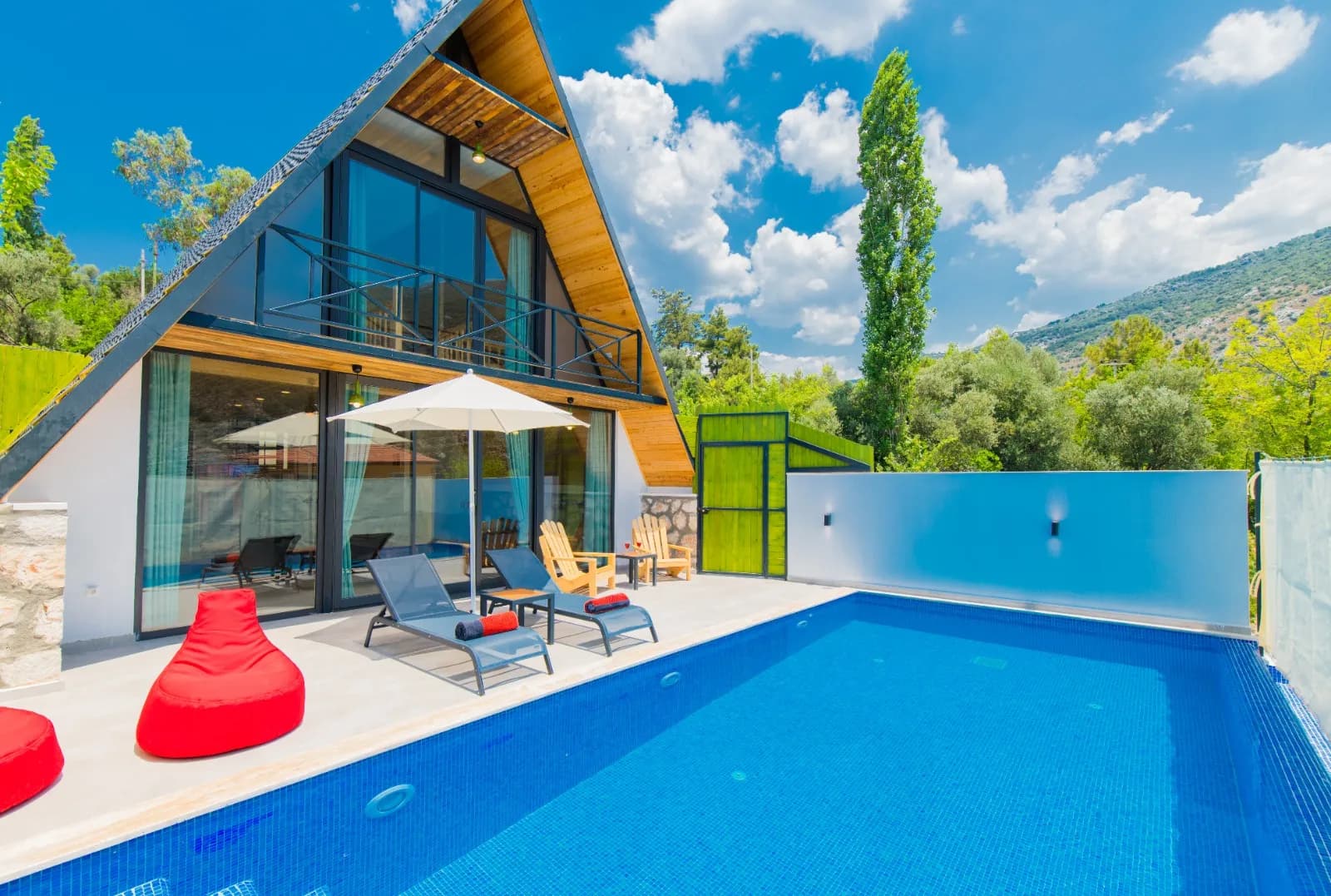 Villa Bolivya, Kaş — muhafazakâr villa