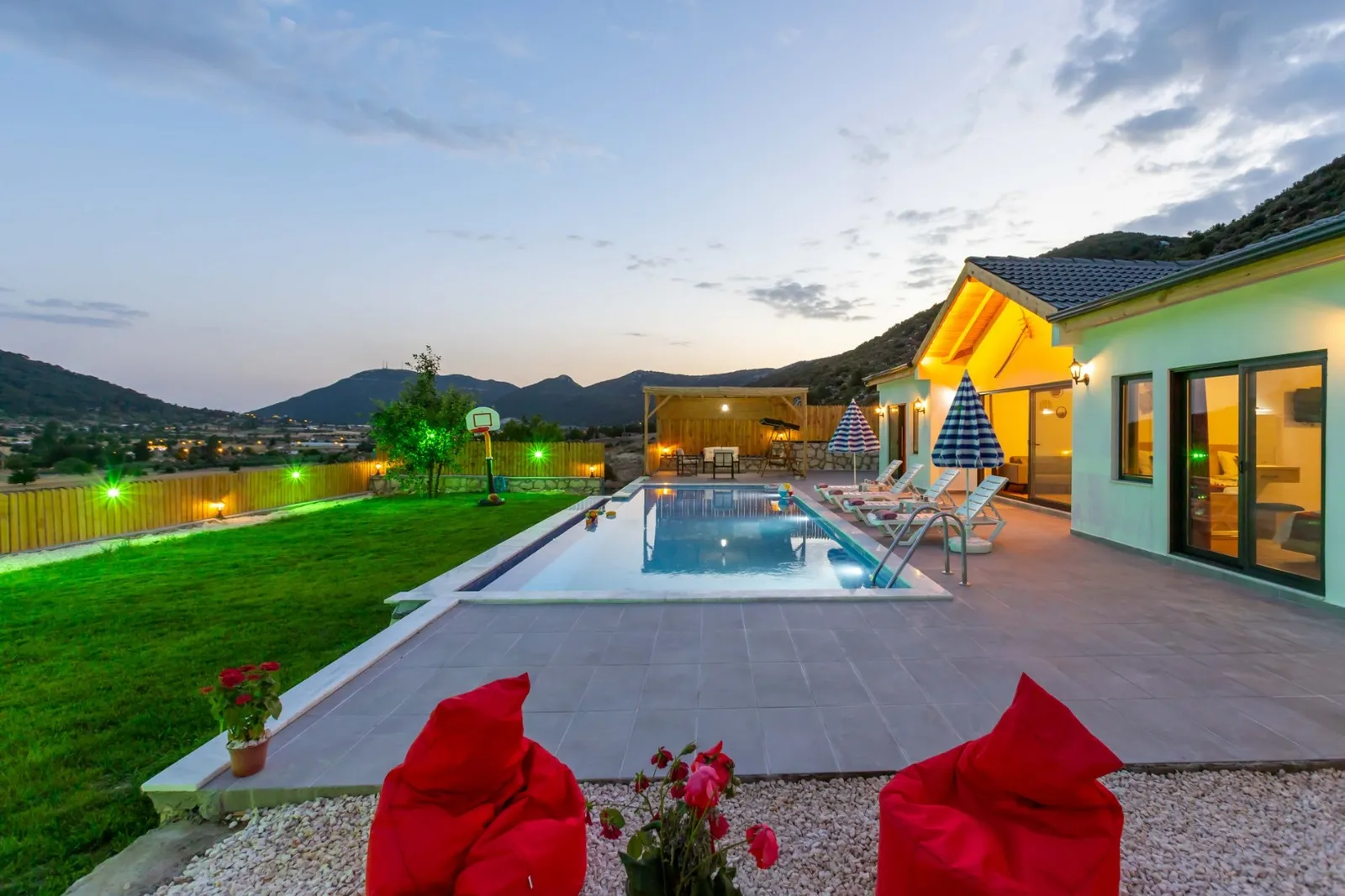 Villa Buğlem Sarıbelen, Kaş — muhafazakâr villa