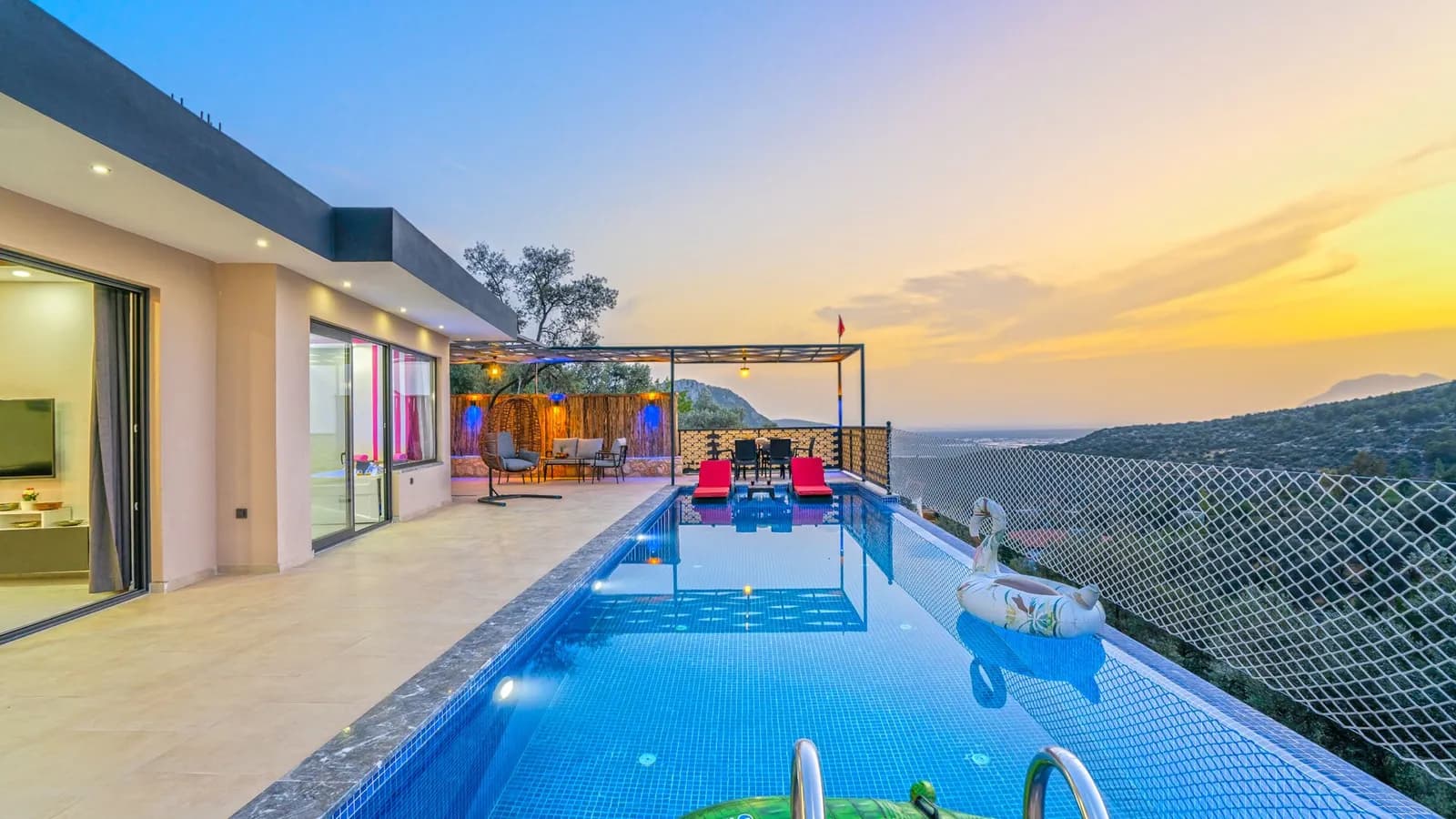 Villa Cenk, Kaş — muhafazakâr villa