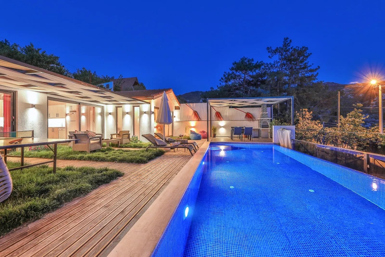 Villa Demor Balayı, Kaş — muhafazakâr villa