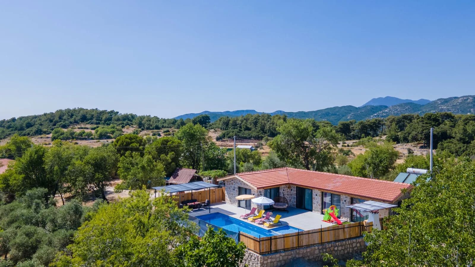 Villa Desibel, Kaş — muhafazakâr villa