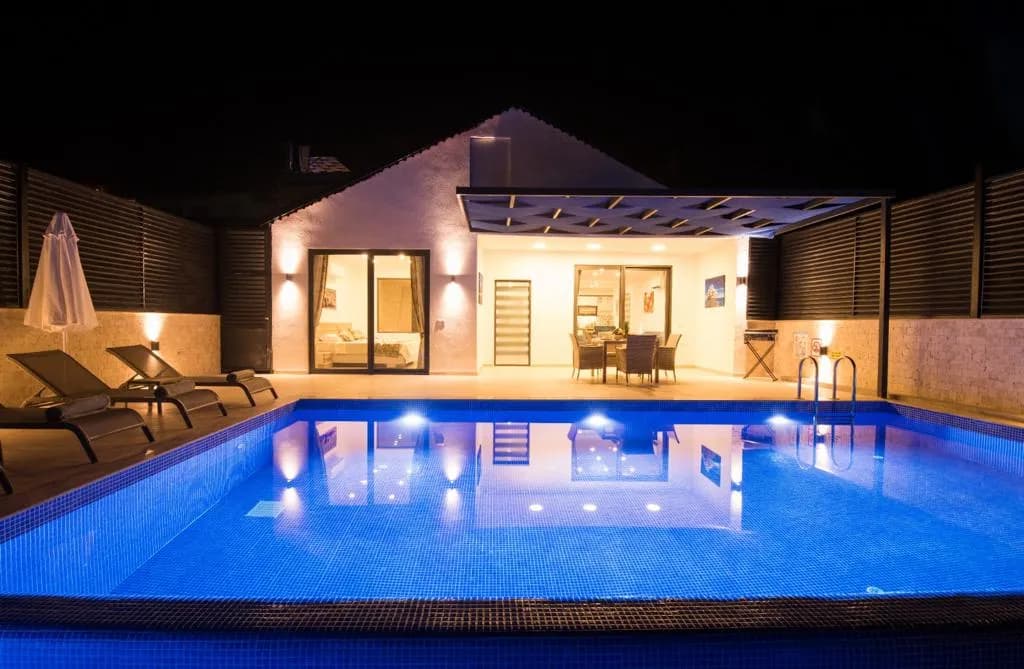 Villa Diriliş, Kaş — muhafazakâr villa