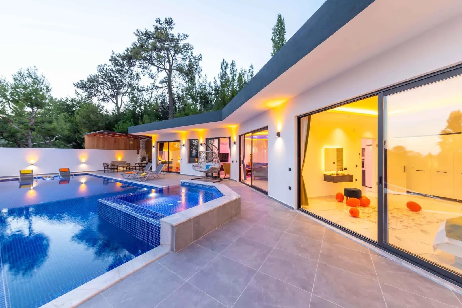 Villa Dobul, Kaş — muhafazakâr villa