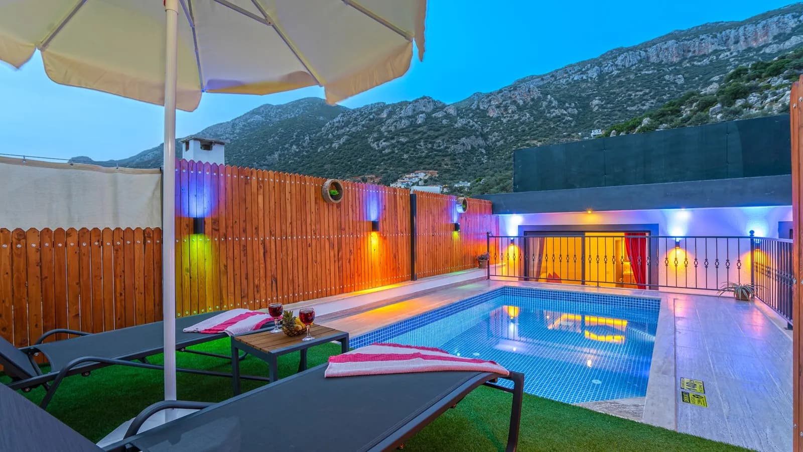 Villa Ela Ece, Kaş — muhafazakâr villa