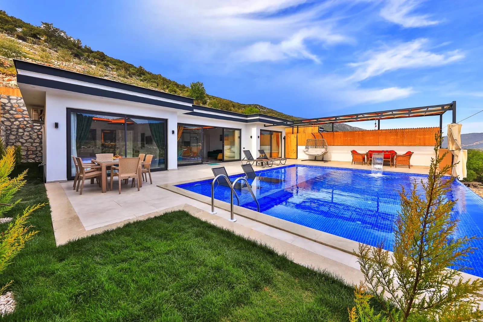 Villa Elam 2, Kaş — muhafazakâr villa