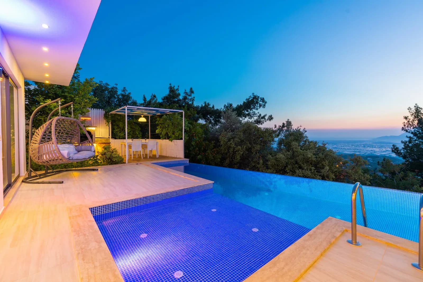 Villa Elif Balayı, Kaş — muhafazakâr villa