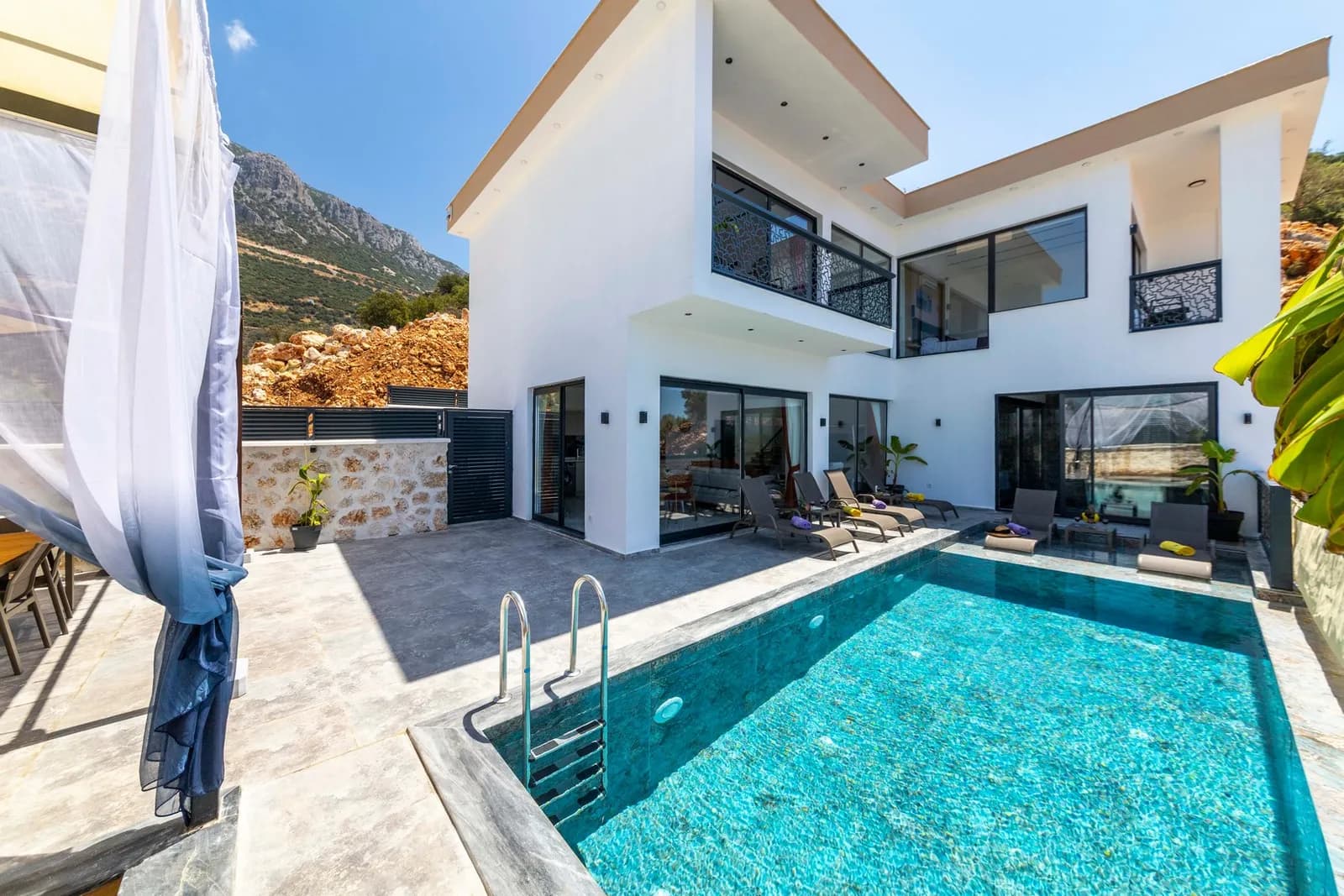 Villa Emel 4, Kaş — muhafazakâr villa