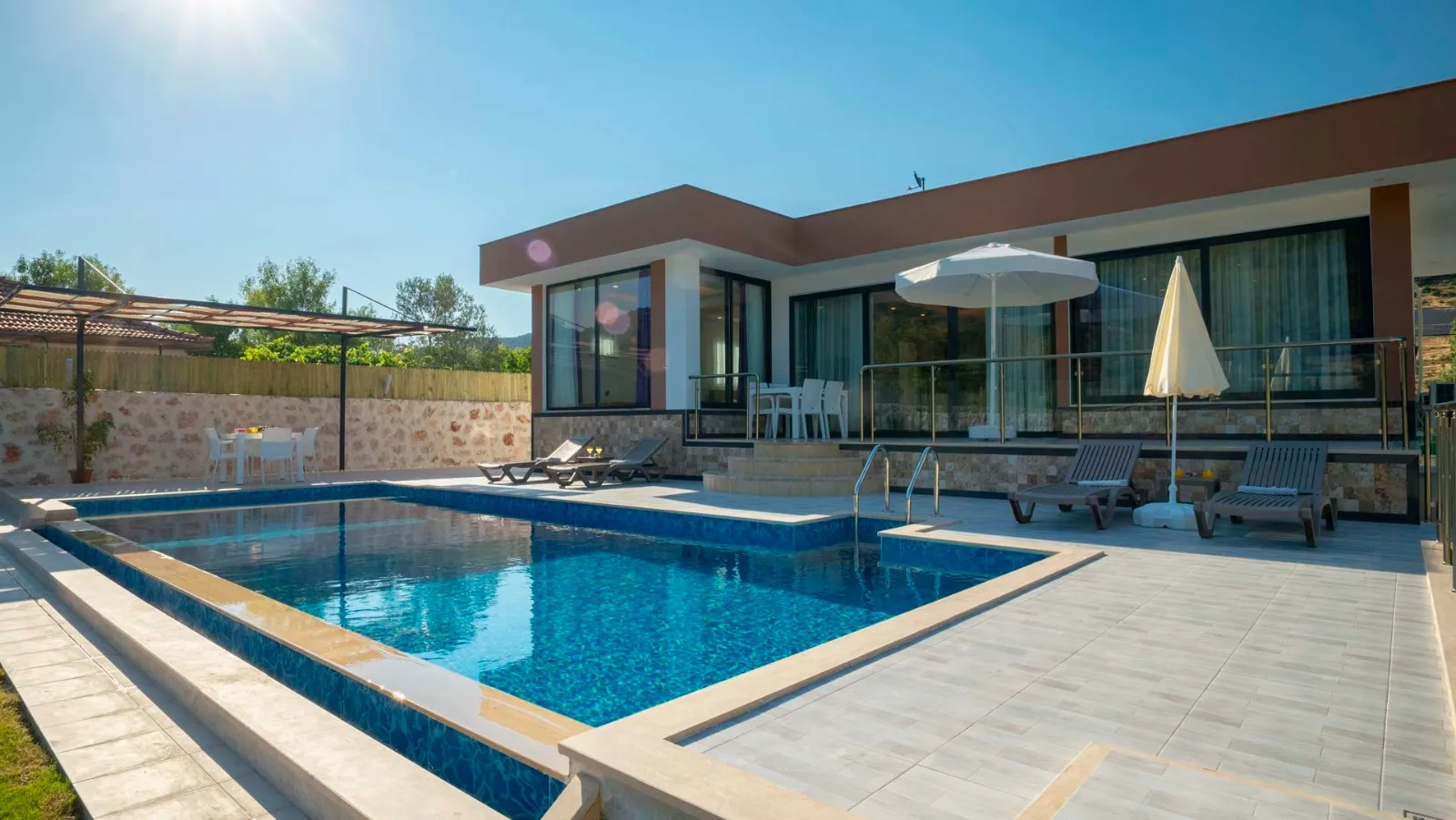 Villa Ernez, Kaş — muhafazakâr villa