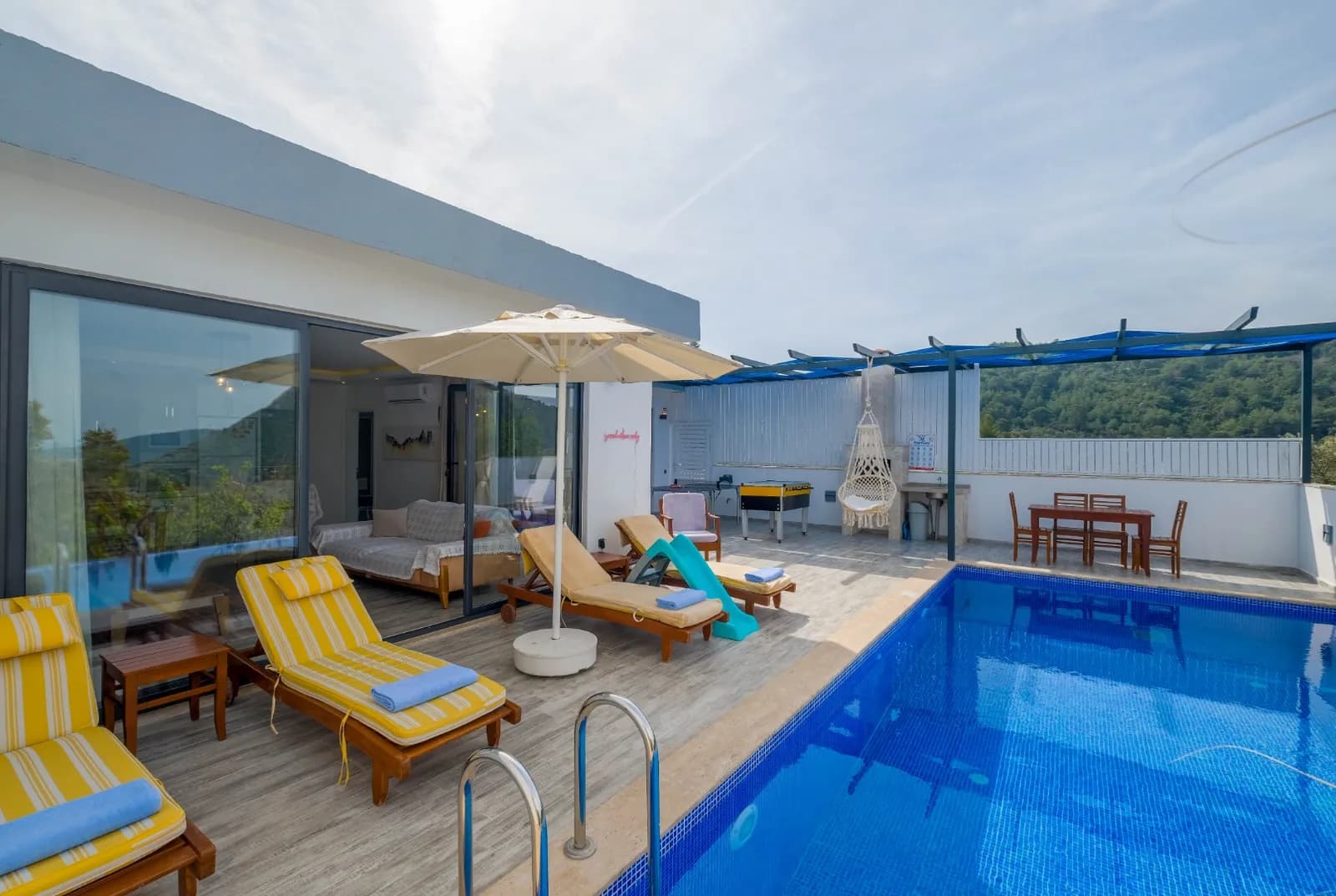 Villa Esin Üzümlü, Kaş — muhafazakâr villa