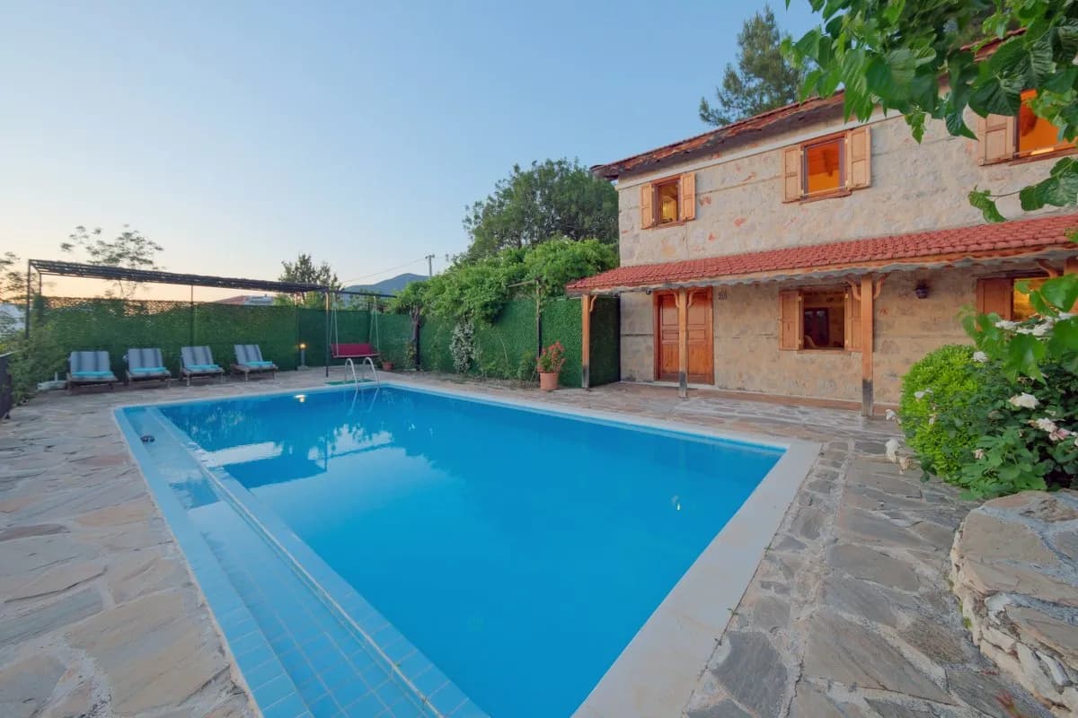 Villa Eskiköy, Kaş — muhafazakâr villa
