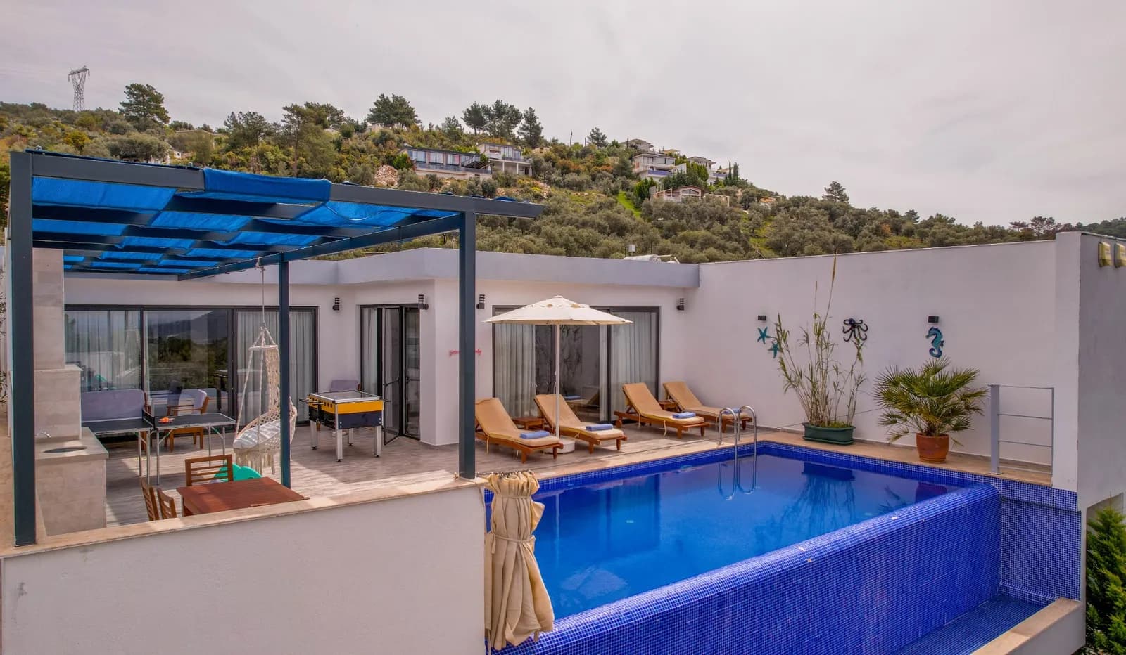 Villa Esra Üzümlü, Kaş — muhafazakâr villa