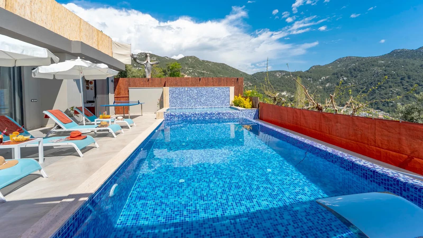 Villa Göküş, Kaş — muhafazakâr villa