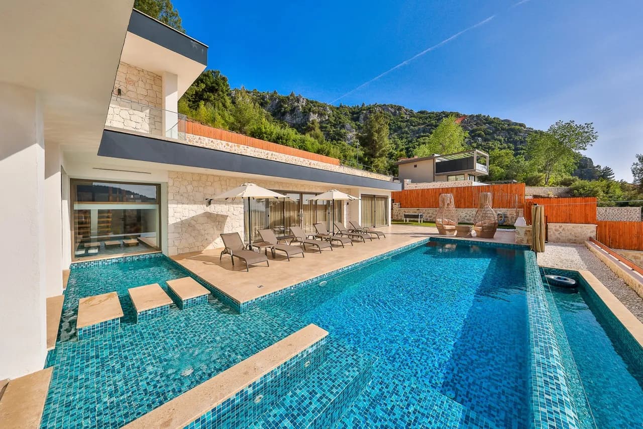 Villa Grand Bohem, Kaş — muhafazakâr villa