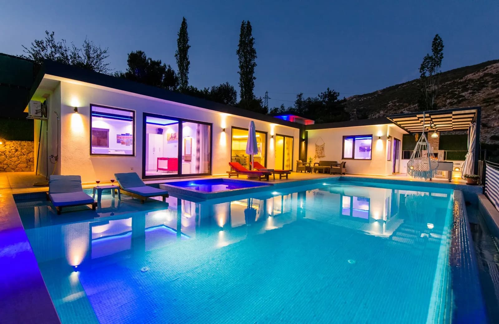 Villa Gül İslamlar, Kaş — muhafazakâr villa