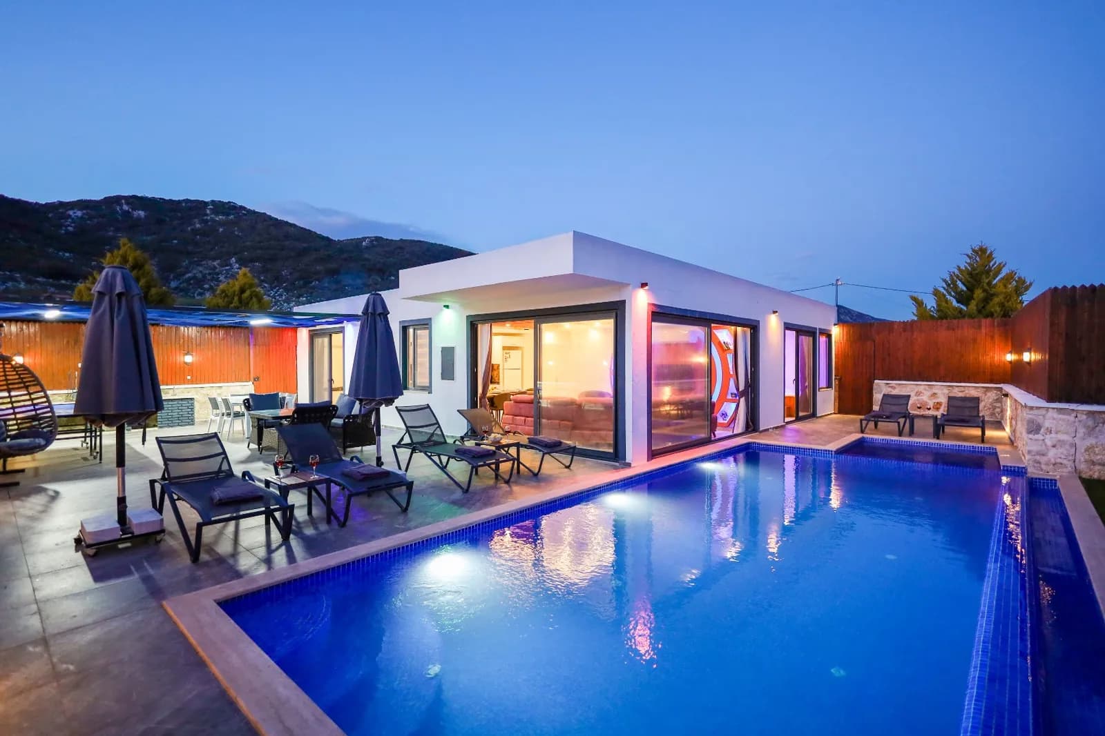 Villa Gümüş House, Kaş — muhafazakâr villa