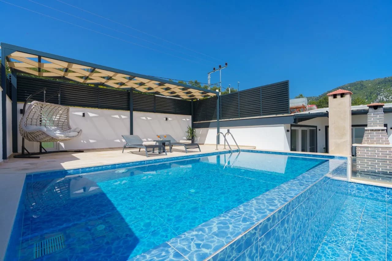 Villa Güneş Balayı, Kaş — muhafazakâr villa