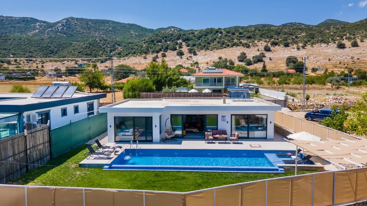Villa Guru, Kaş — muhafazakâr villa