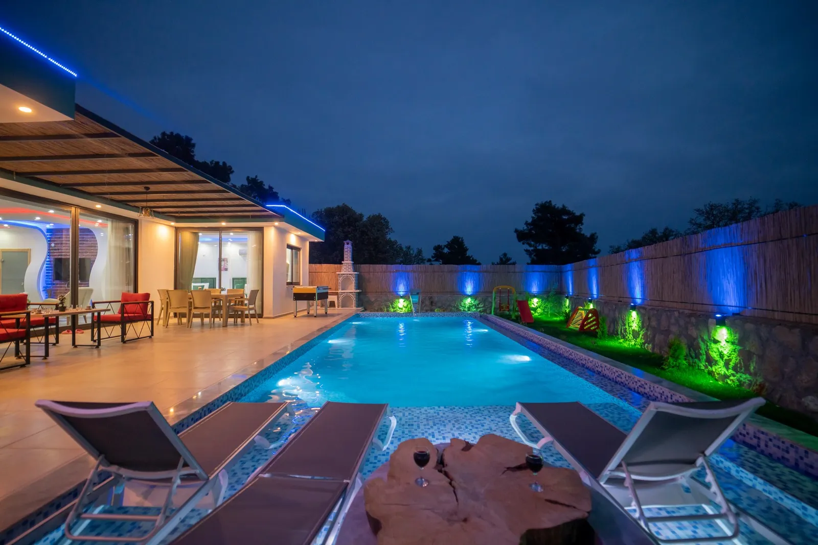 Villa İnanç, Kaş — muhafazakâr villa