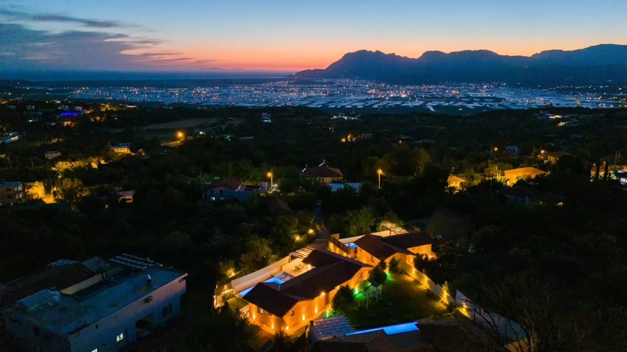 Villa İnci Taş, Kaş — muhafazakâr villa