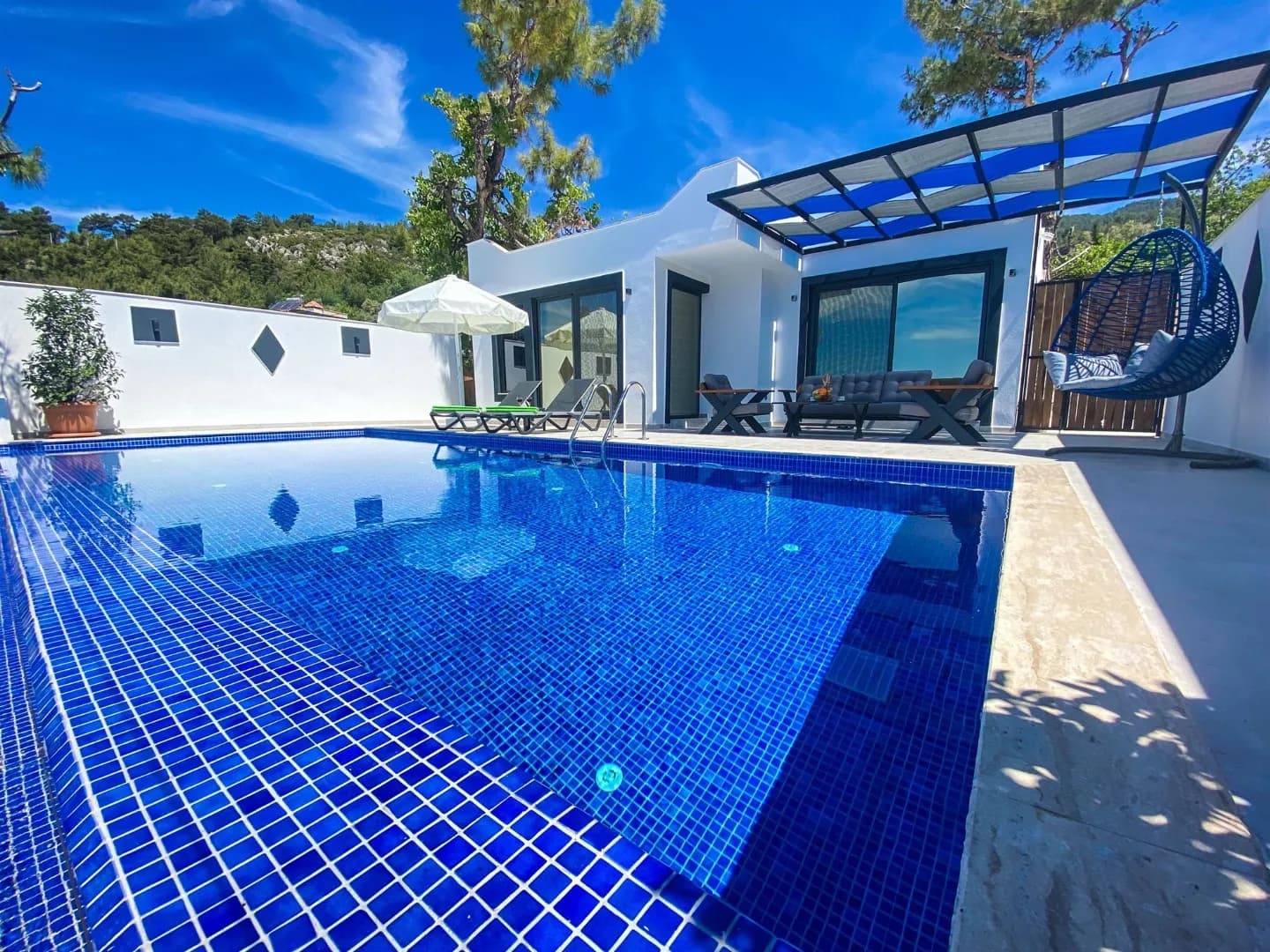 Villa Irmak Balayı, Kaş — muhafazakâr villa