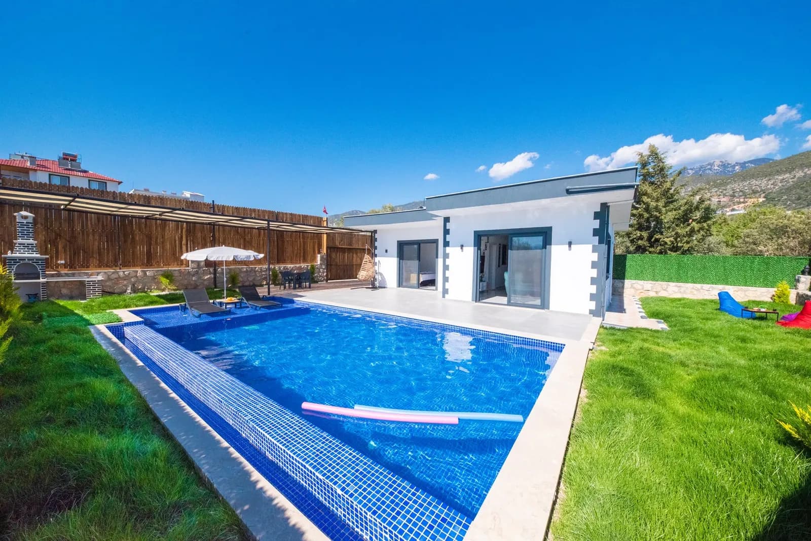 Villa İron Balayı, Kaş — muhafazakâr villa
