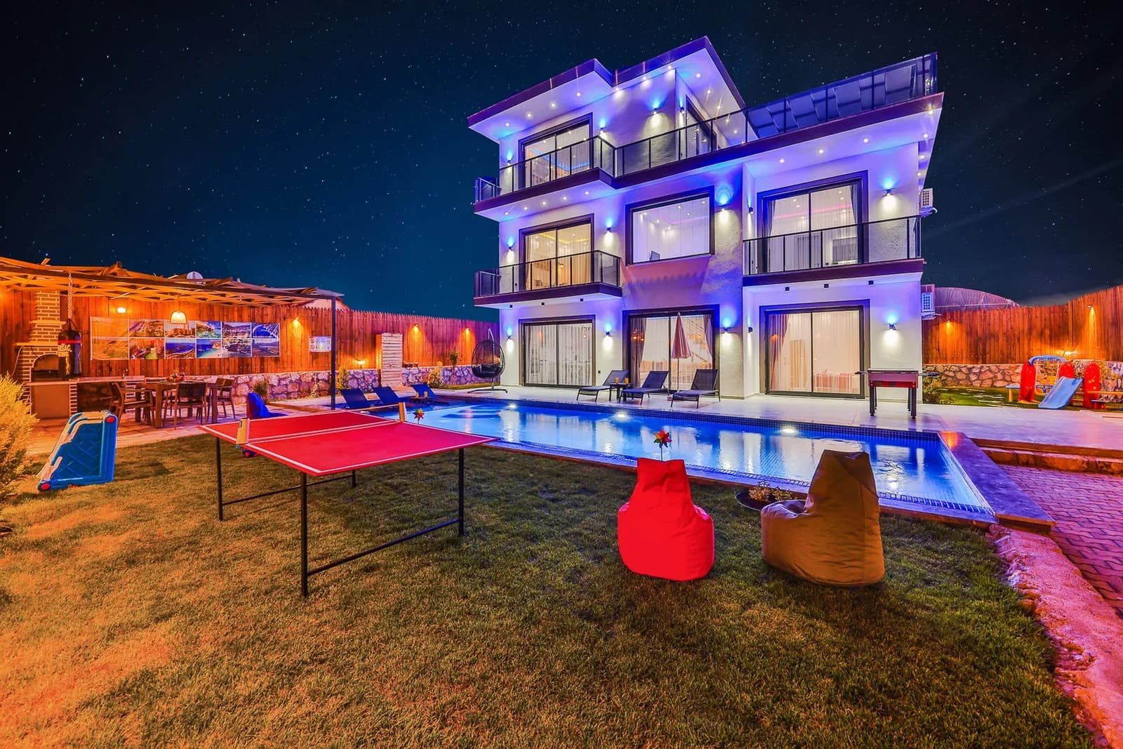 Villa Işık Evi, Kaş — muhafazakâr villa