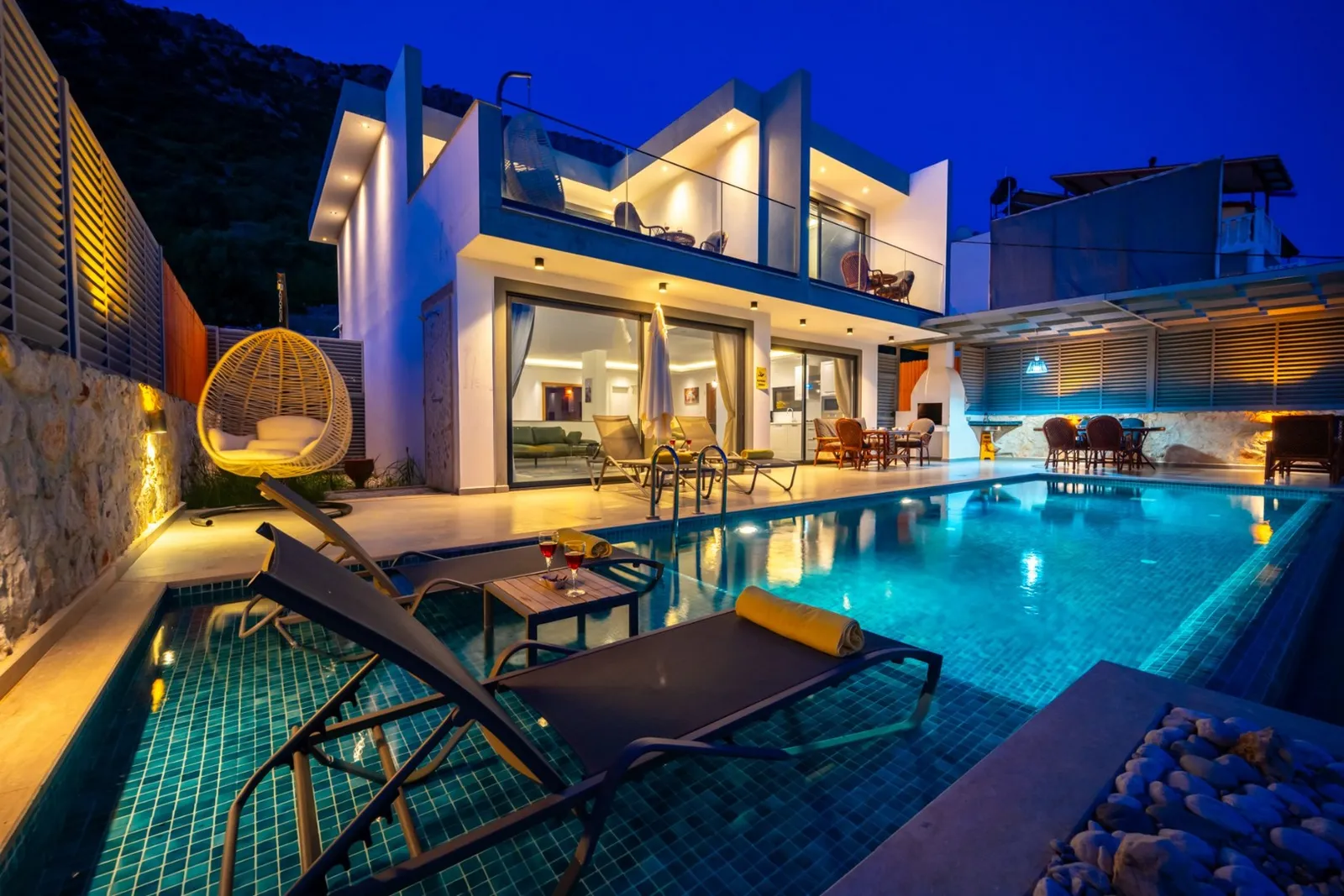 Villa Kaya Palaz, Kaş — muhafazakâr villa