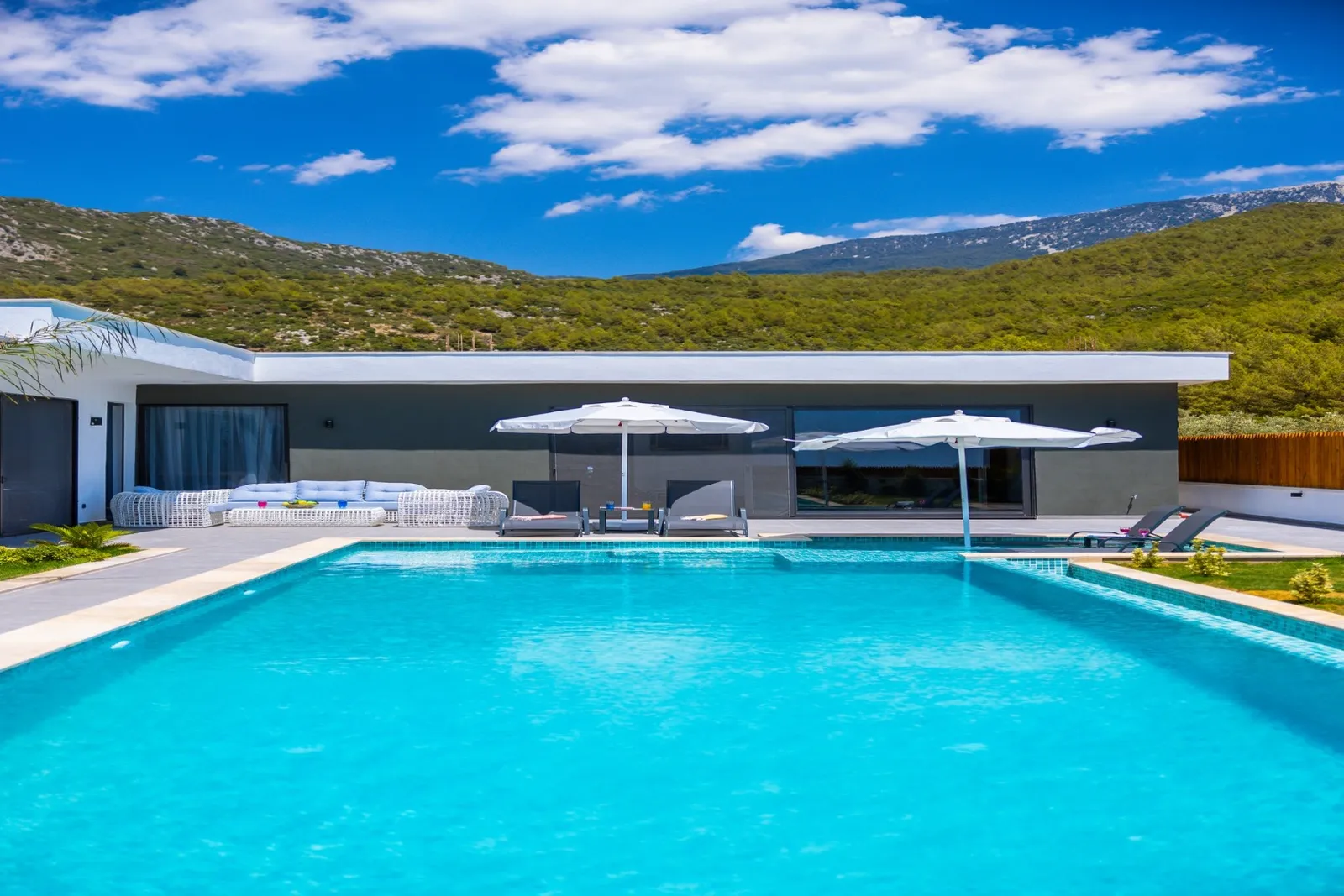 Villa Kırca, Kaş — muhafazakâr villa