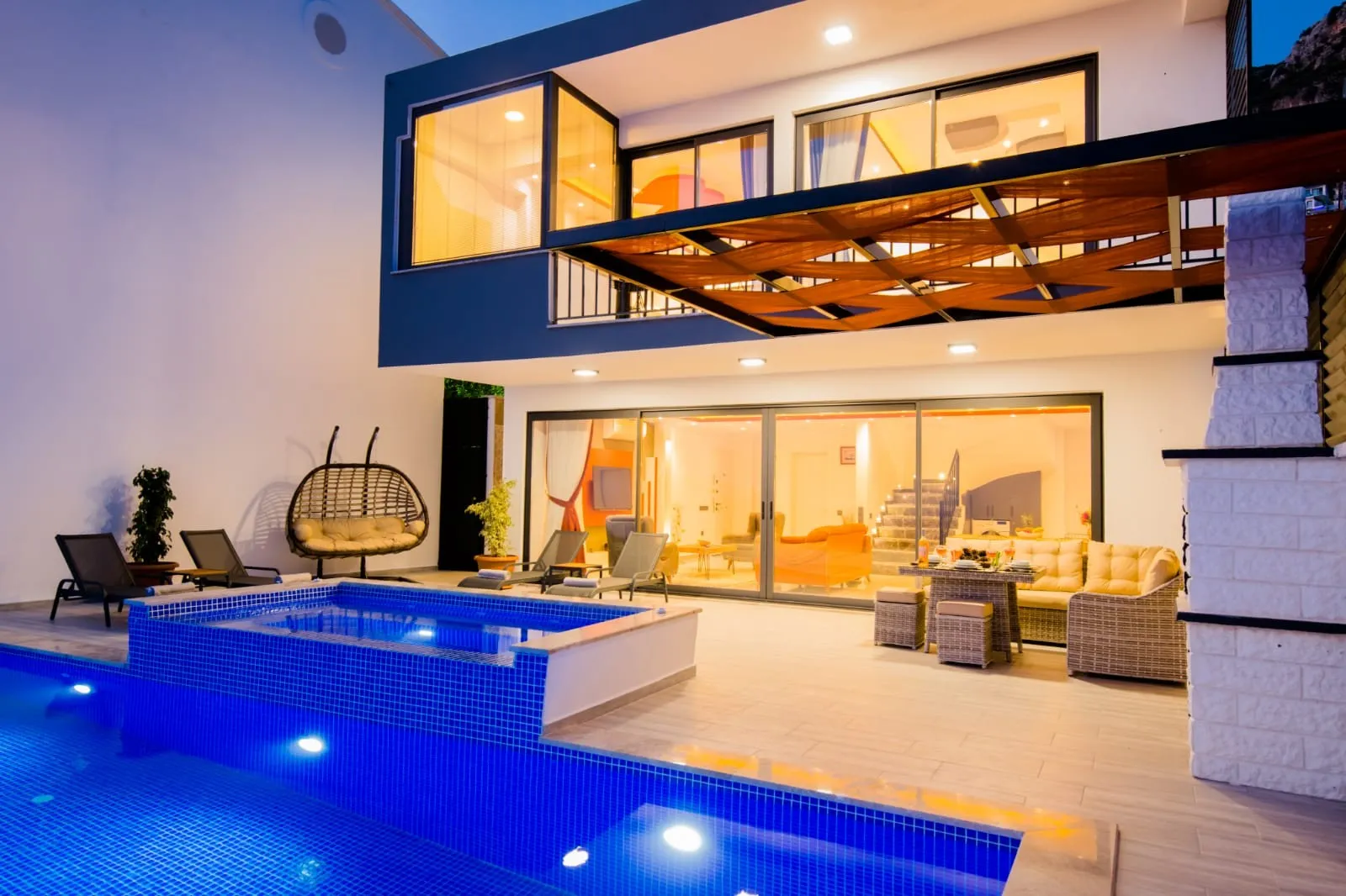 Villa Kısmet, Kaş — muhafazakâr villa