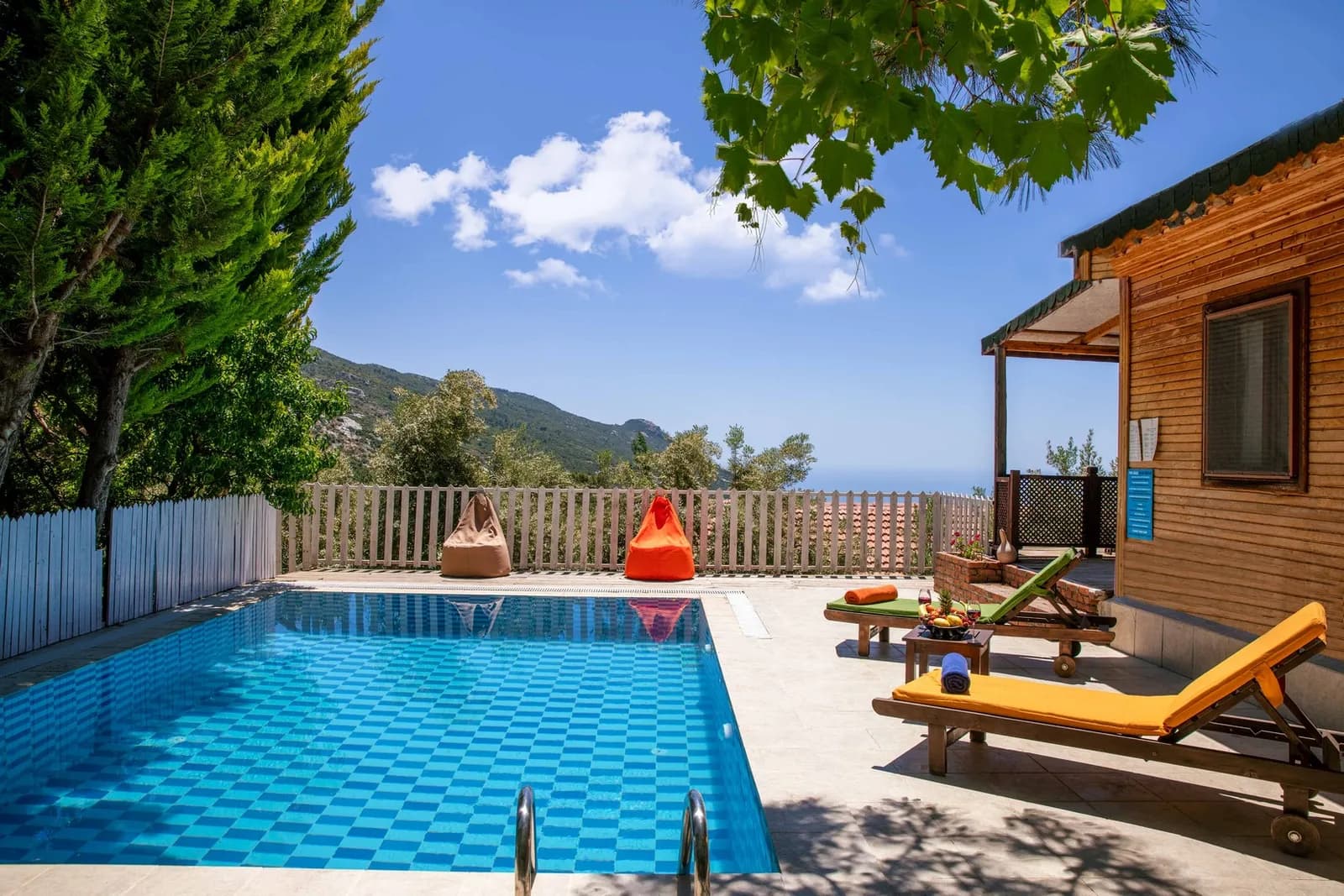 Villa Küçük Asma, Kaş — muhafazakâr villa