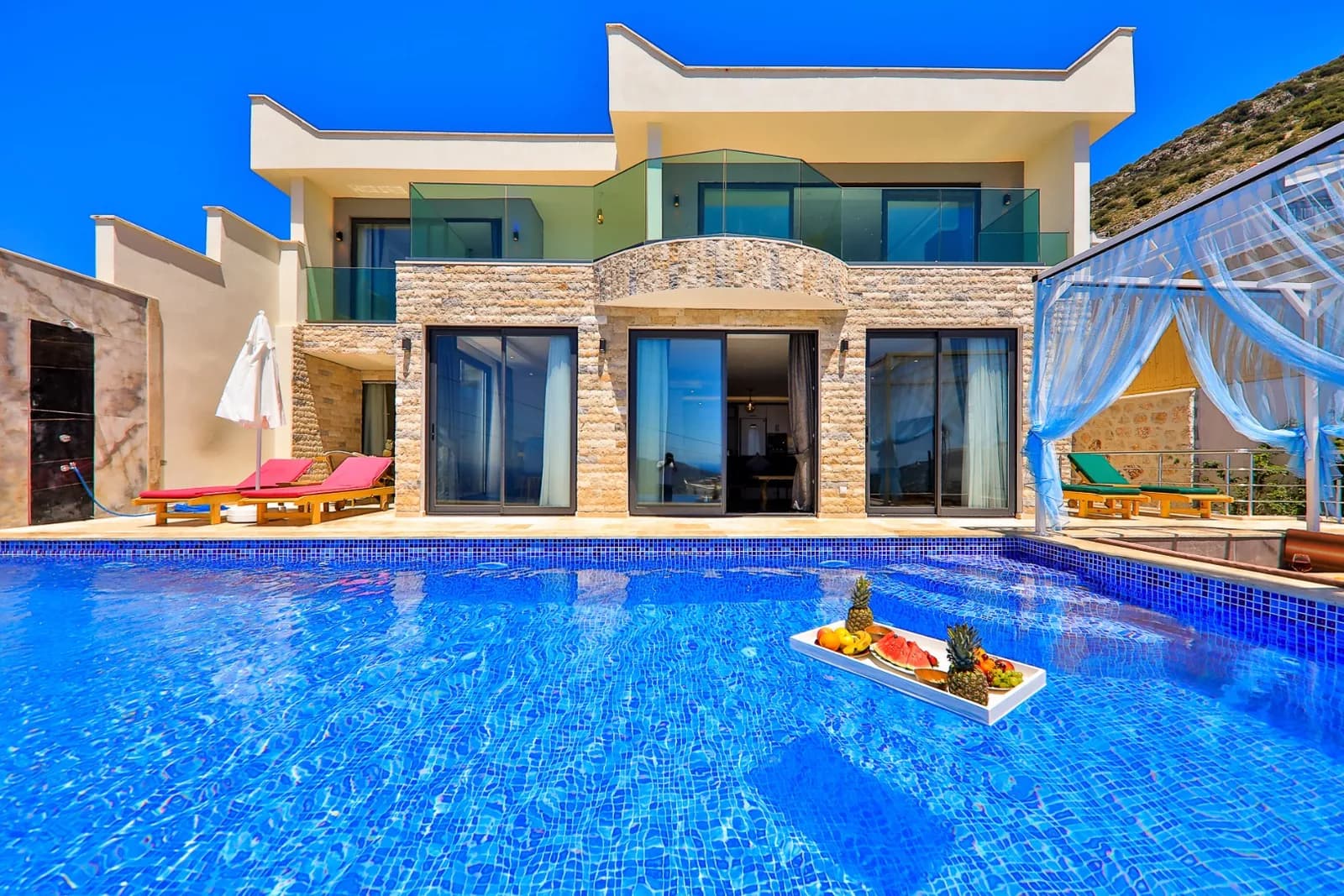 Villa Londra, Kaş — muhafazakâr villa
