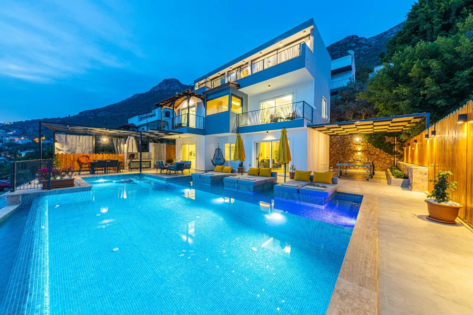 Villa Lucky, Kaş — muhafazakâr villa