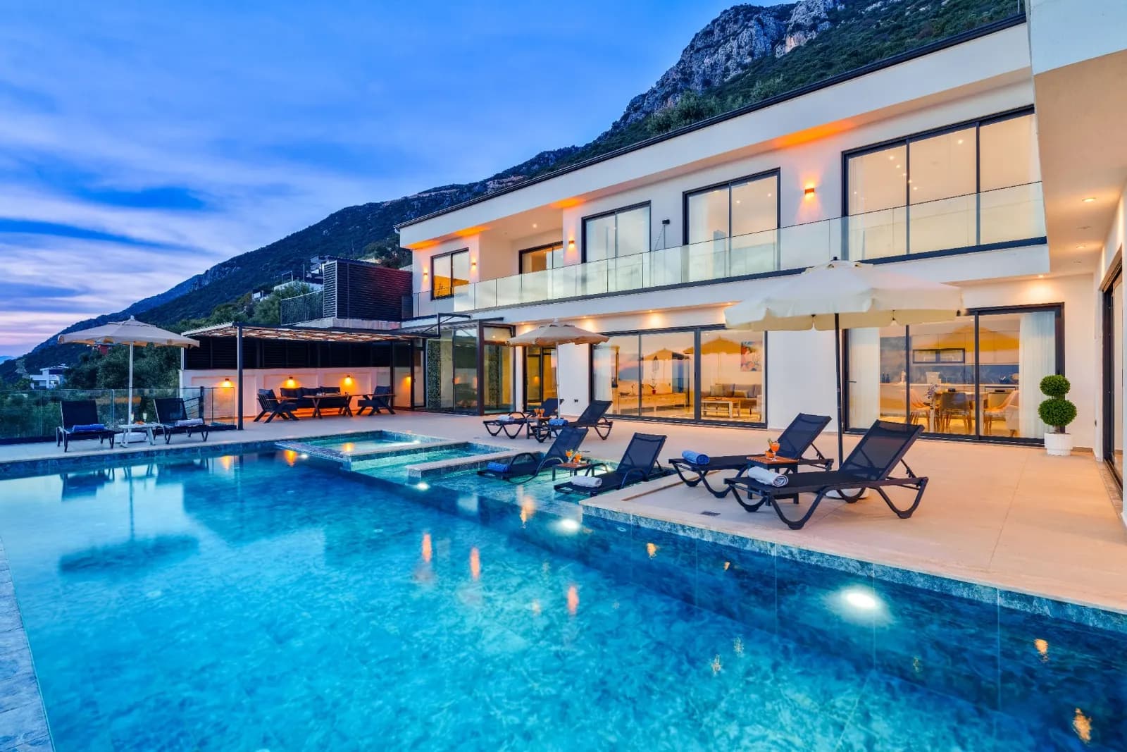Villa Madalyon, Kaş — muhafazakâr villa
