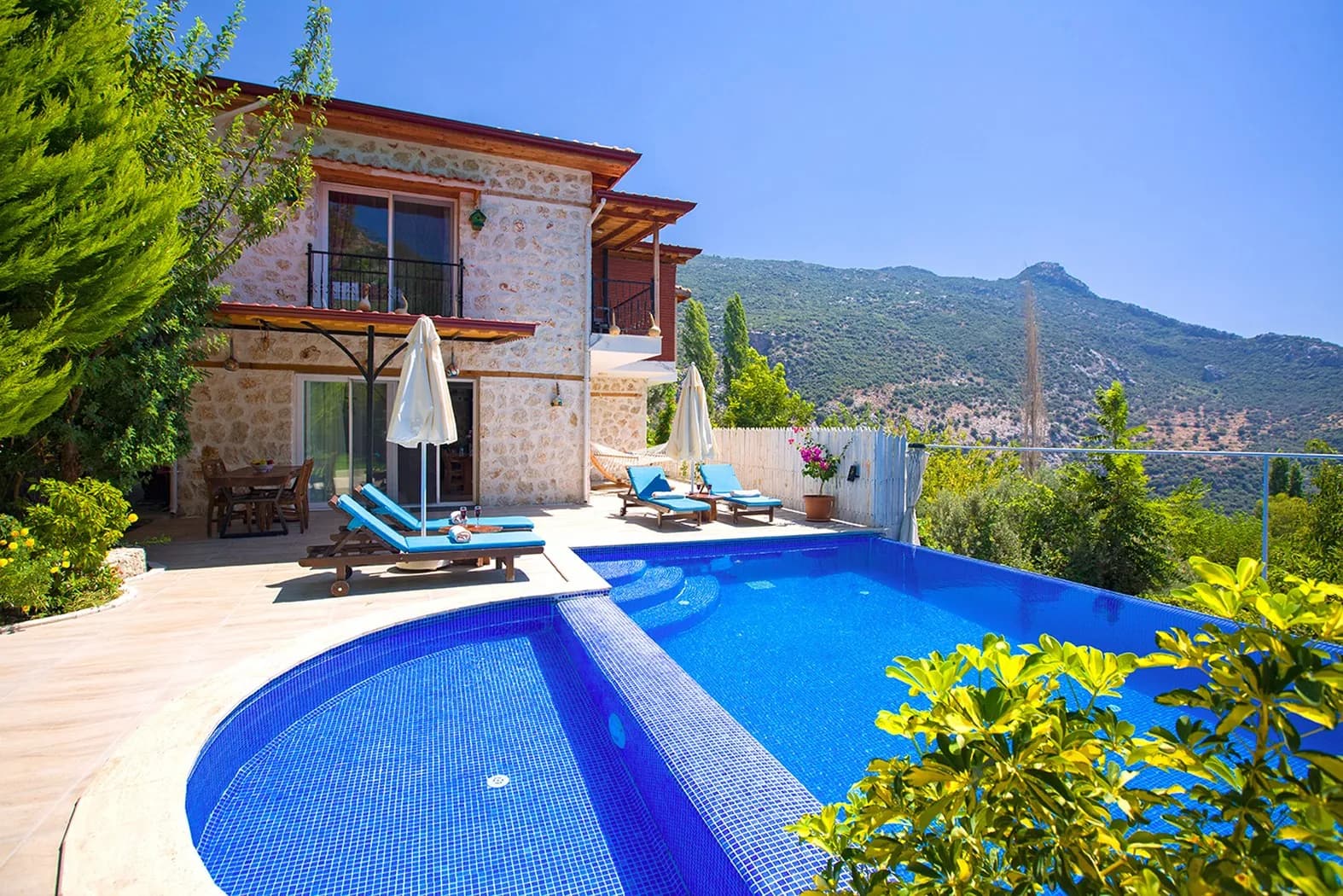 Villa Muar, Kaş — muhafazakâr villa