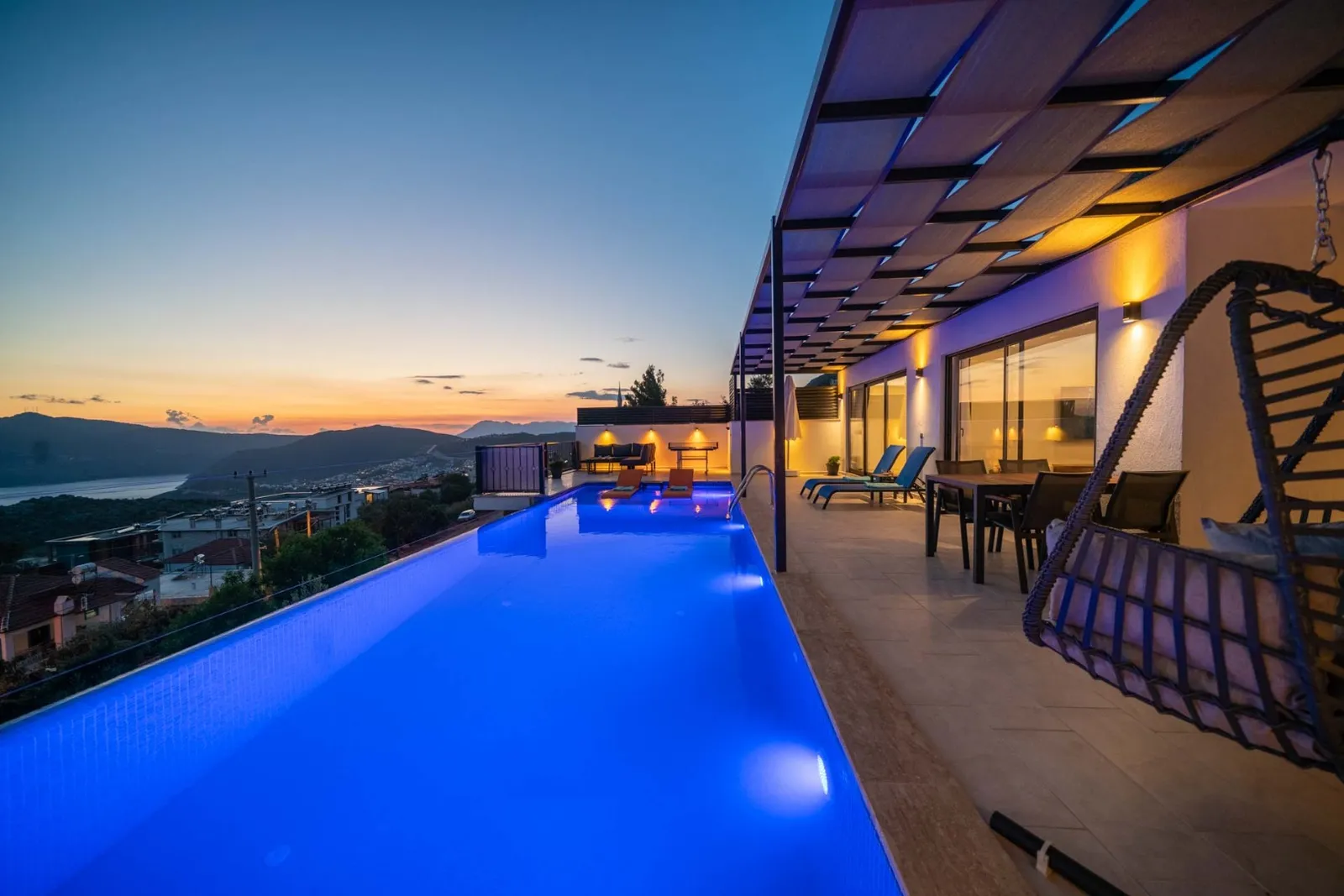 Villa Müdür, Kaş — muhafazakâr villa