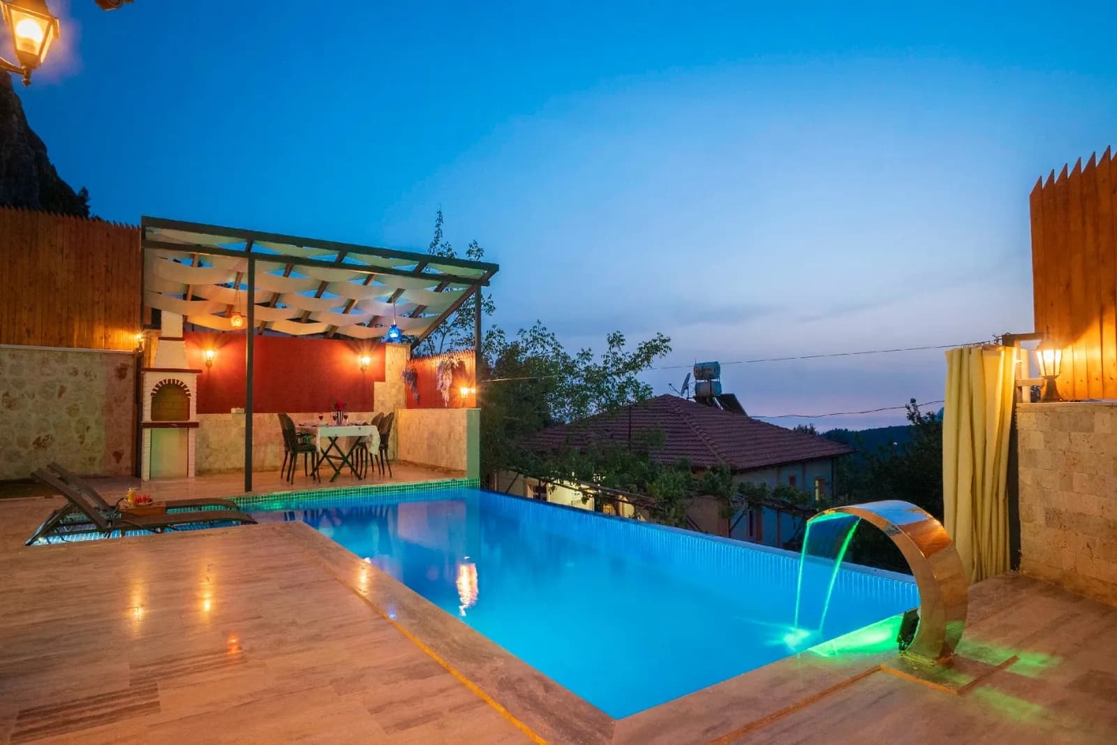 Villa Nasuh, Kaş — muhafazakâr villa