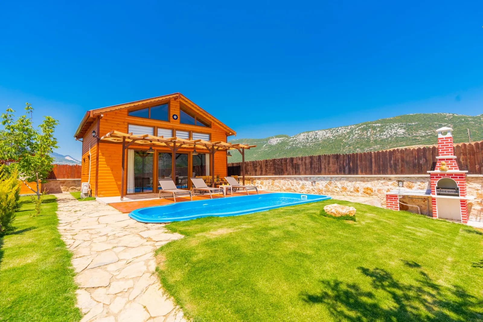 Villa Nazoğlu, Kaş — muhafazakâr villa