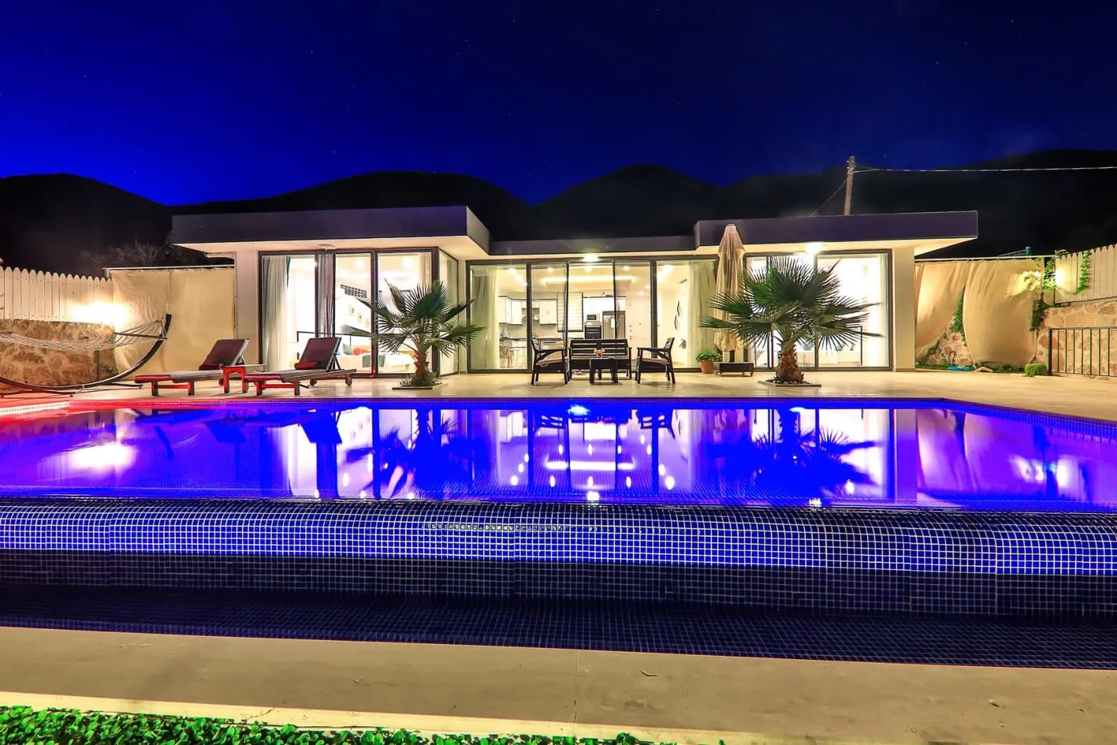 Villa Nil Sarıbelen, Kaş — muhafazakâr villa